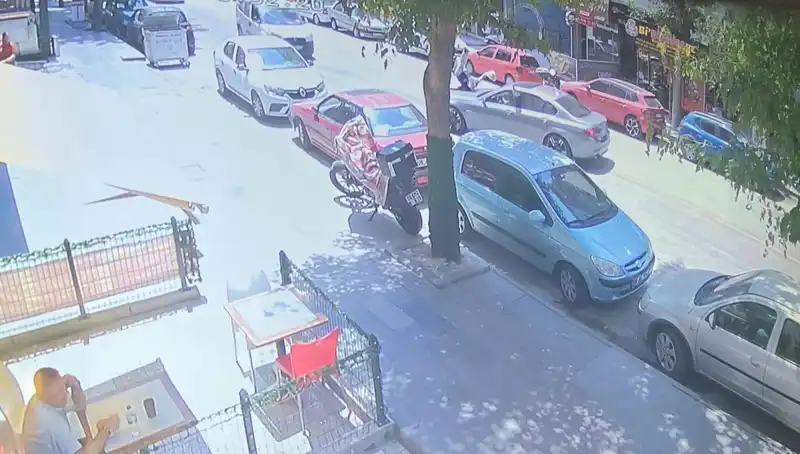 Trafikte Dikkatsizlik Sonucu Meydana Gelen Kaza: Yayaya Araç Çarptı