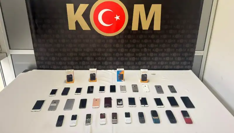 Gümrük Kaçağında Şok: 37 Cep Telefondan Oluşan Operasyon!