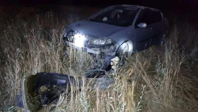Burdur’da Heyecan Dolu Kaza: Otomobil Tarlaya Uçtu, İki Yaralı!