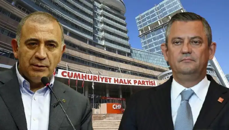 CHP’nin Kuruluş Töreni: Özgür Özel’e Tekin’den Sıcak Karşılama