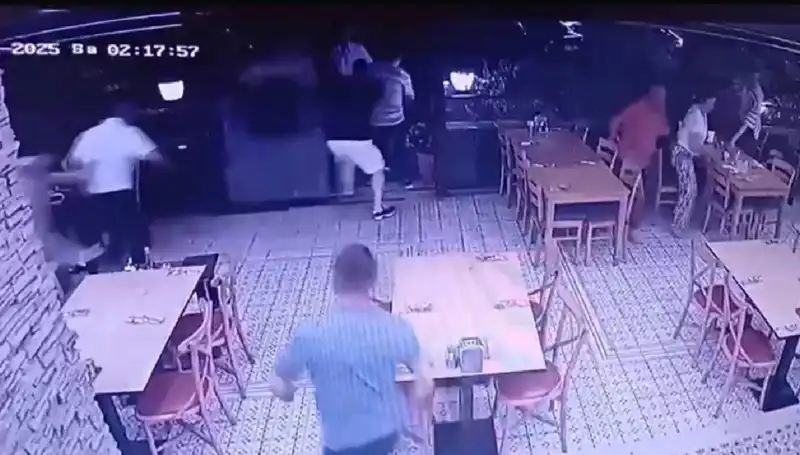 Deprem Anında Güvenlik Kameraları Hayat Kurtardı: Görüntüler Şoke Ediyor!