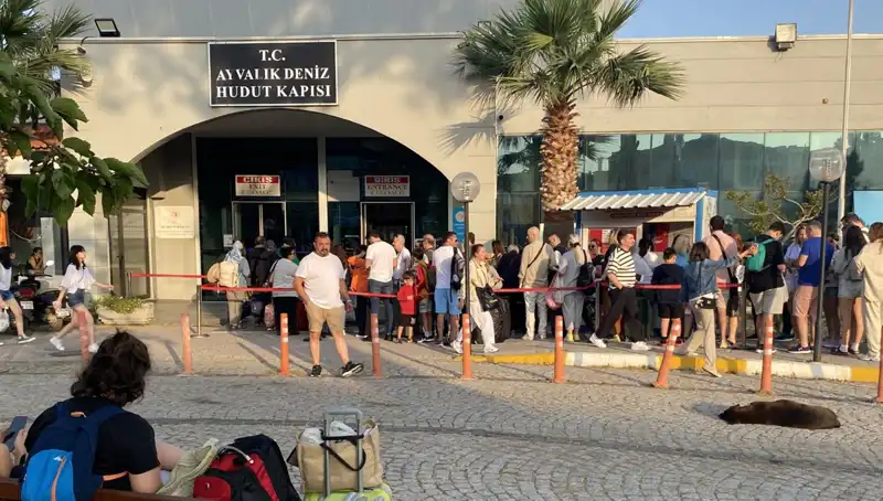 Bayramda Midilli Adası'na Tatilci Akını: Cennet Gibi Bir Kaçamak