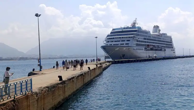 ABD'li Turistlerin Alanya'da Yapılan İlk Kruvaziyer Seferine Yolculuğu