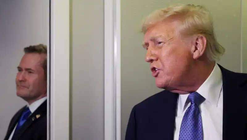 Trump, Yanlışlıkla Sızdırdığı Planlar Sebebiyle Mike Waltz'u Görevden Aldı