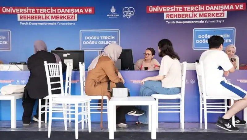 İstanbul'da İBB'den Öğrencilere Özel Rehberlik: Tercih Danışma Merkezleri Açıldı!