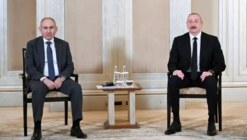 Aliyev ve Paşinyan Abu Dabi’de Barış Sürecini Görüşmek Üzere Toplandı