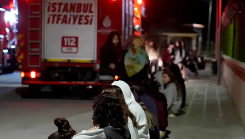 2500 Kişilik Kız Öğrenci Yurdunda Patlayan Yangın Panik Yarattı