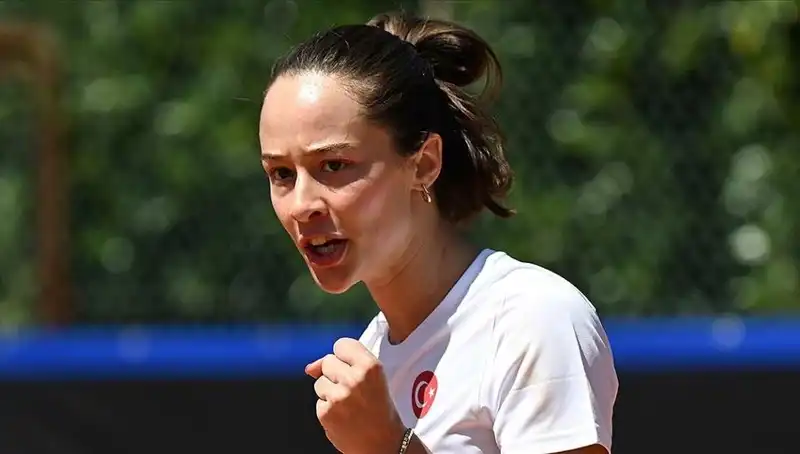 Milli Tenisçi Zeynep Sönmez, İnanılmaz Bir Başarı ile Finale Yükseldi