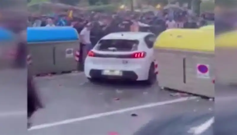 Aracın Taraftarların Arasına Daldığı Olayda 13 Kişi Yaralandı!