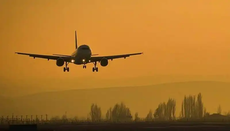 Uçuşlar İptal Edildi: 4 Ülkede Yüksek Risk Alarmı!