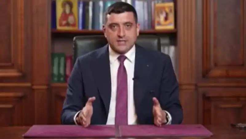 Romanya'da Seçim Yarışında Aşırı Sağcı Aday Neden Öne Çıkıyor?