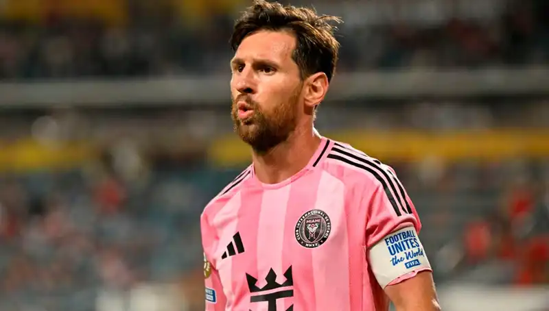 Messi'nin Oyununa Dikkat: Direkten Dönen Son Dakika Şutu Hayal Kırıklığı Yarattı