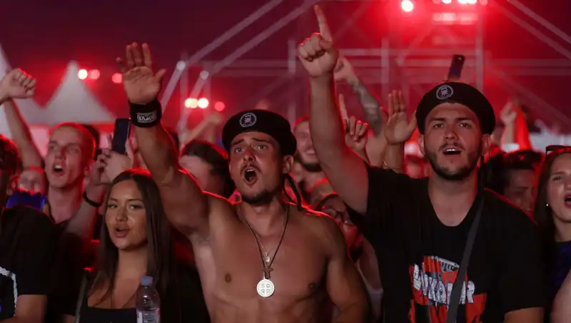 Thompson Konserinde Şok Edici Nazi Selamı Olayı: Hepimizi Sarsacak!