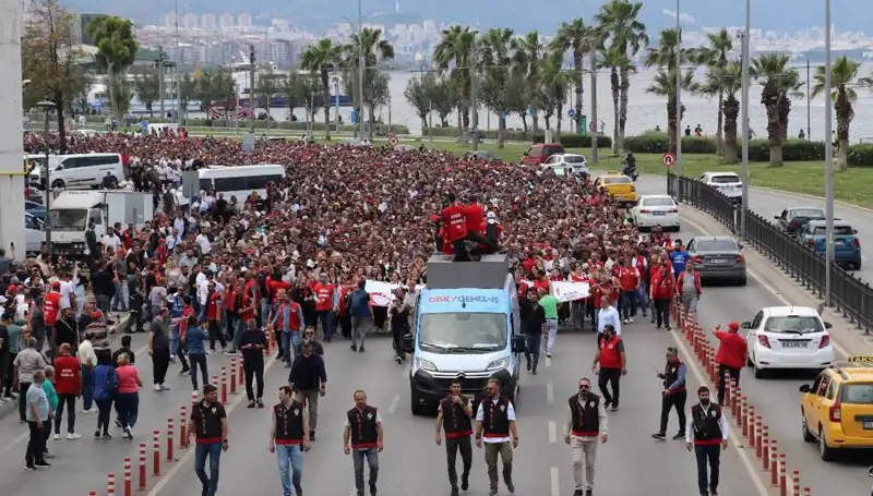 İzmir'de Grev Gerginliği Sürüyor: İşçiler Neden Mücadele Ediyor?