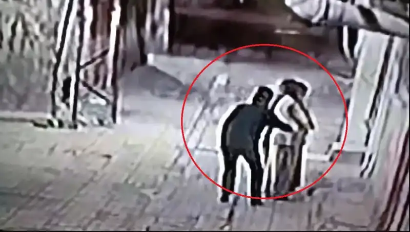 Polisler, Pazar ve Simitçi Kılığıyla Kapkaççıları Avladı!