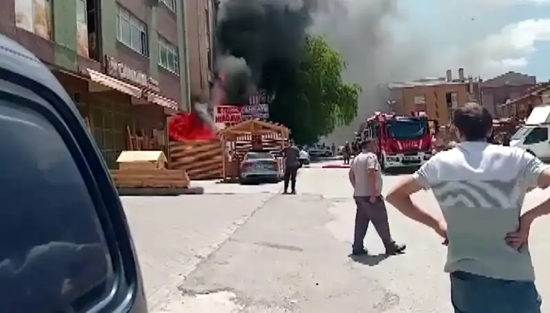 Ankara’da Yangın Alarmı: İş Yerleri Alevler İçinde Kaldı