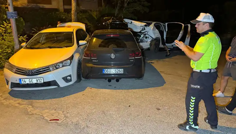 Alkollü Sürücü, Şehrin Kalbinde Korkunç Bir Kaza Yaptı: Üç Araç Hasar Gördü
