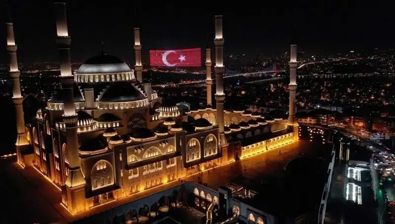 Bu Akşam Kuraklık, Afetler ve Şehitler İçin Dualar Yükseliyor