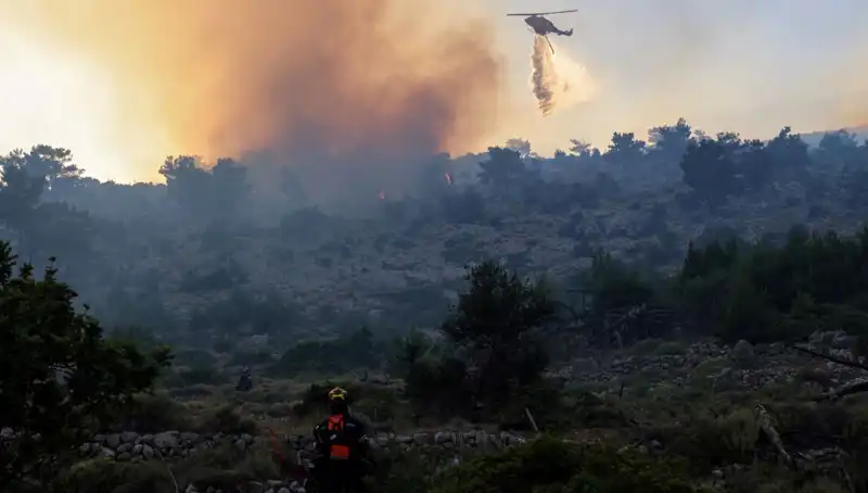 Eğriboz Adası'nda Tedirgin Edici Orman Yangını: İki Köy Tahliye Edildi!