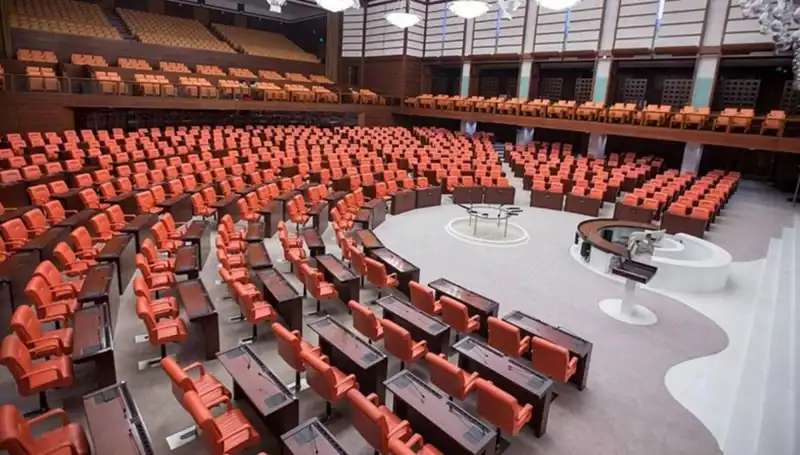 Siyasi Partilerin Bayramlaşma Programları: Merakla Beklenen Detaylar Açıklanıyor