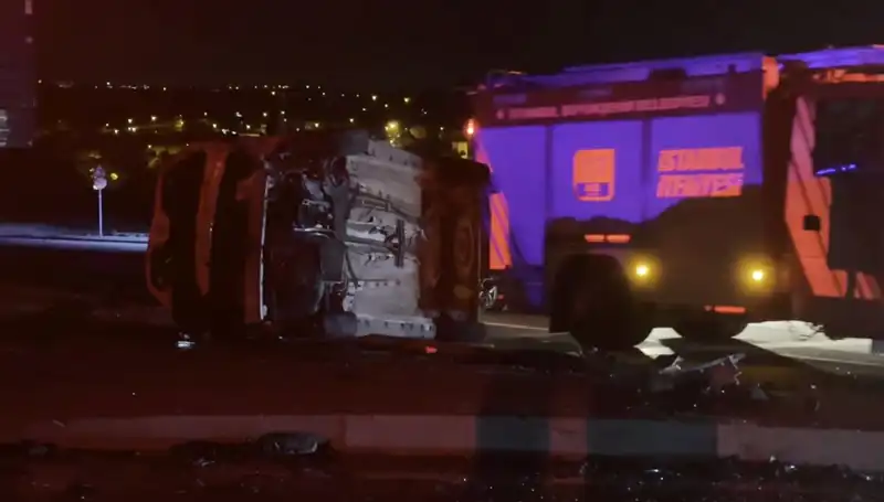 Havalimanı Yolunda Feci Kaza: Takla Attı, 6 Yaralı!