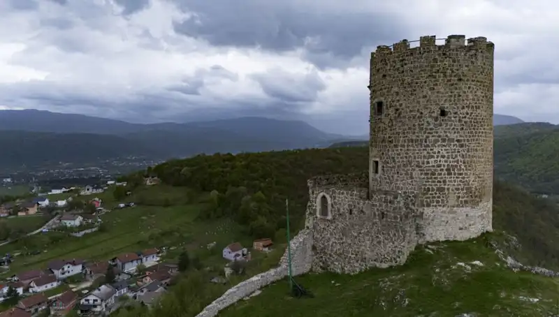 Sokolac Kalesi: Bosna Hersek’in Tarihine Tanıklık Eden Gizemli Yapı