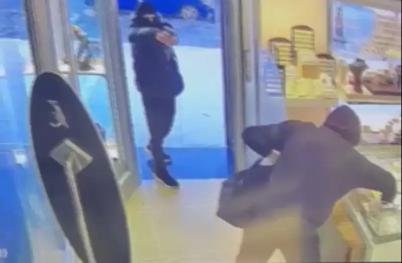 Ümraniye'de Heyecan Verici Soygun Girişimi: Maskeli Çetenin Planı Ne?