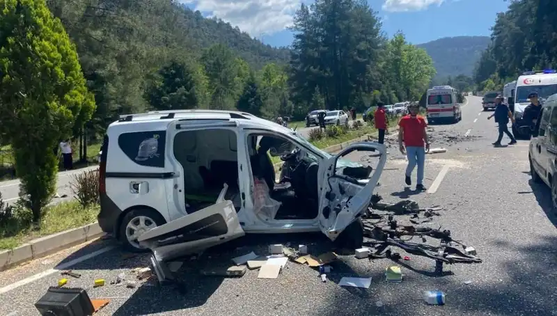 Marmaris'te Feci Kaza: Savaş Alanını Andıran Görüntüler ve Yaralılar