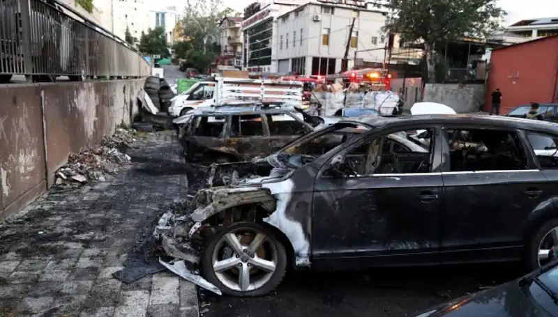 Sanayide Tamir Bekleyen Araçlar Yangında Kül Oldu: Olayın Perde Arkası