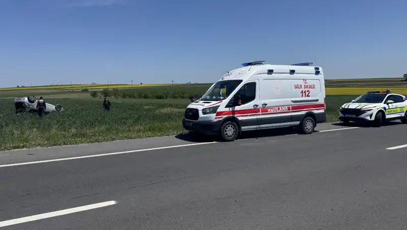 Edirne'de Devrilen Otomobilde Sürücü ve Eşinin Şaşırtan Yaralanma Hikayesi