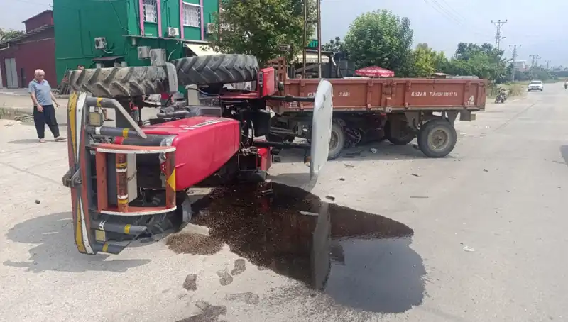 Traktör ve Otomobil Çarpıştı: Devrilen Araçta İki Yaralı