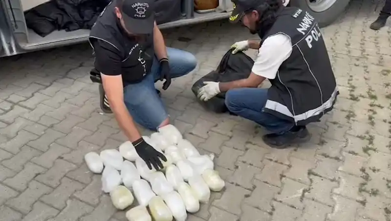 Yolcu Valizinden Çıkan 13 Kilogram Metamfetamin Tüm Sınırları Sarstı!