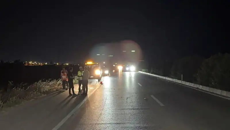 Adana'da Dikkatsizlik Sonrası Üç Araçla Zincirleme Trafik Kazası Yaşandı