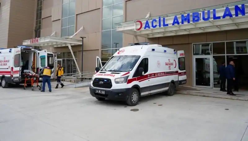 Erzincan'da Feci Kaza! Bir Kişi Hayatını Kaybetti, Üç Kişi Yaralı