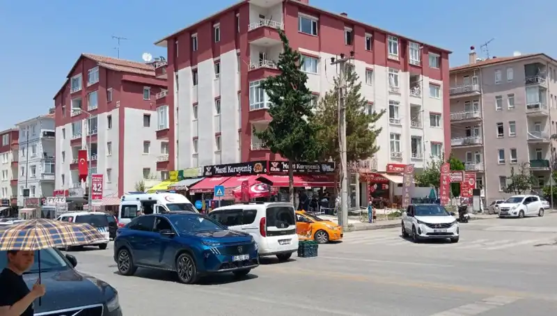Taksi ile Otomobil Çarpıştı: Kaza Anı ve Sonrası Gözler Önünde!