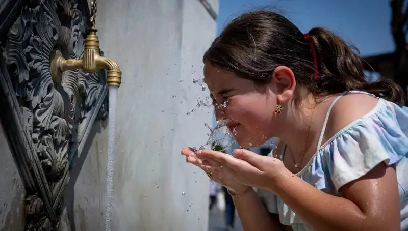 Türkiye'nin 16 Şehrinde Sıcaklık 40 Dereceyi Geçti: Etkileri ve Önlemler