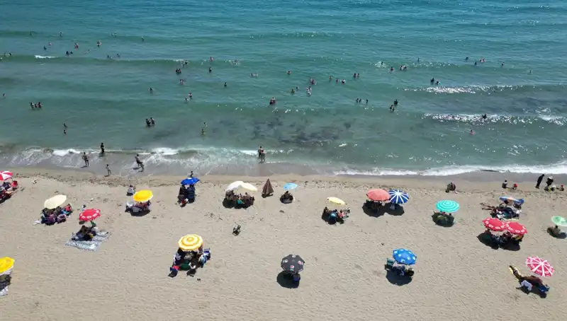 Tekirdağ'da Sıcak Hava Etkisiyle Sahillerde Yoğun Kalabalıklar