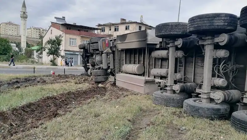 Freni Boşalan TIR Erzurum’da Büyük Panik Yarattı!