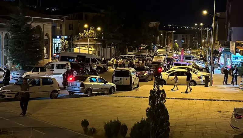 İki Ailenin Kavgası: 1 Ağır Yaralı, 3 Kişi Hastaneye Sevk Edildi!