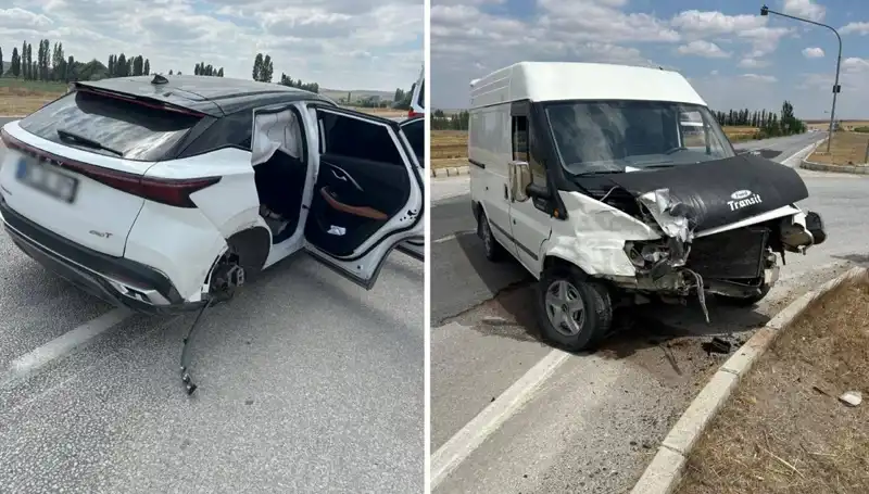 Çorum’da Kafa Kafaya Çarpışan İki Araçta Korkutan Kaza: Detaylar Payaşma Anında