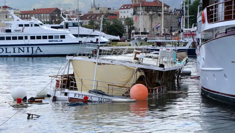 Hırvatistan’da Fırtına Felaketi: Feribot Çarpmasıyla Gemi Battı